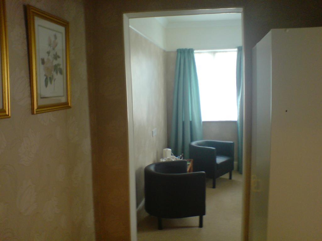 Cheltenham Lodge Chester Room photo